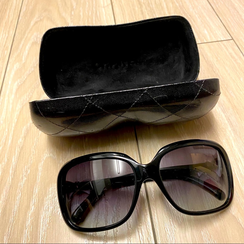 Chanel women’s ribboned Sunglasses